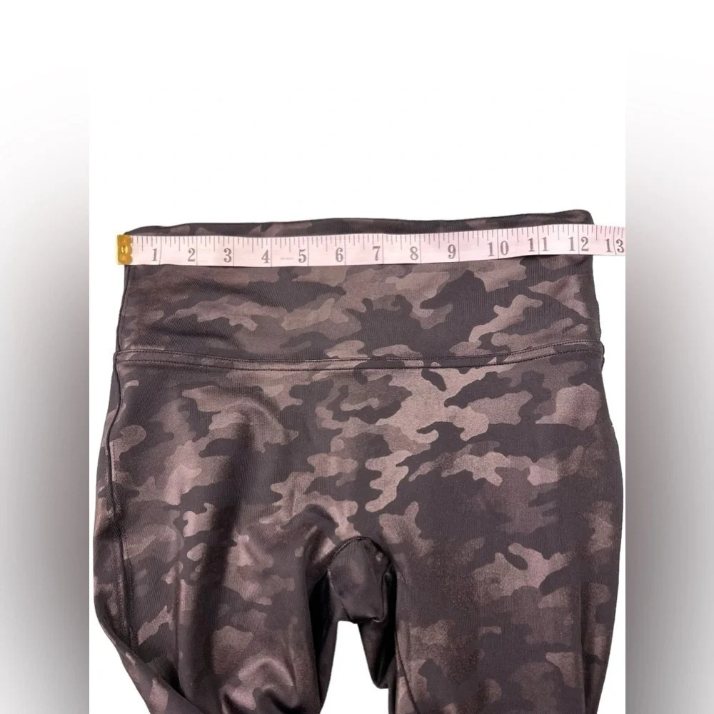 SPANX Womens Faux Leather Camo Leggings Size S Petite Elastic Waist Shaping - Picture 7 of 10